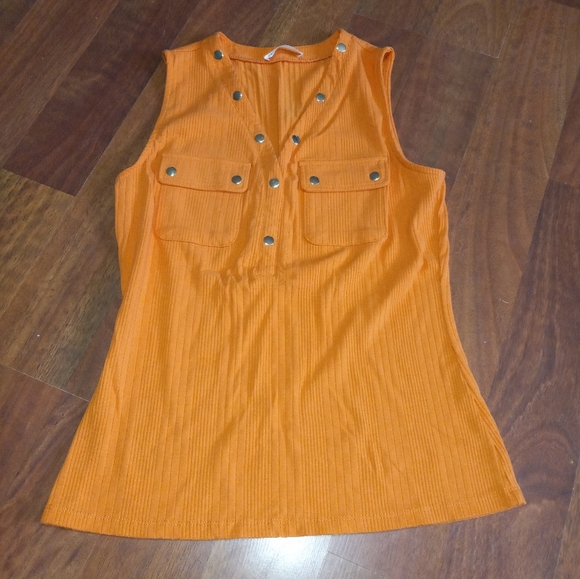 2 Ladies Tank Tops - Picture 2 of 7